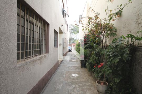 Entrada de kitnet/studio para alugar com 1 quarto, 43m² em Vila Monumento, São Paulo