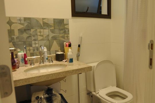 Banheiro de apartamento à venda com 2 quartos, 93m² em Vila Monumento, São Paulo