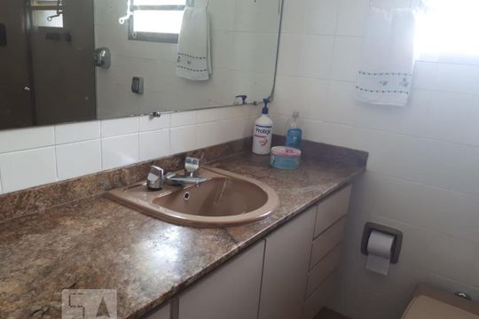 Banheiro de casa à venda com 3 quartos, 100m² em Campo Belo, São Paulo