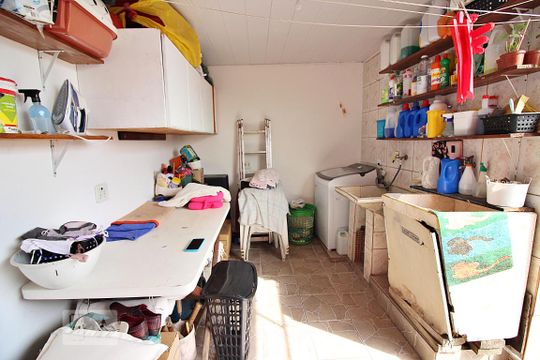 Lavanderia de casa à venda com 4 quartos, 256m² em Taboão, São Bernardo do Campo