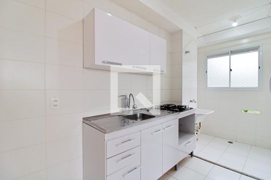 Cozinha de apartamento para alugar com 2 quartos, 43m² em Jardim Helga, São Paulo