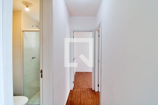 Corredor de apartamento para alugar com 2 quartos, 43m² em Jardim Helga, São Paulo