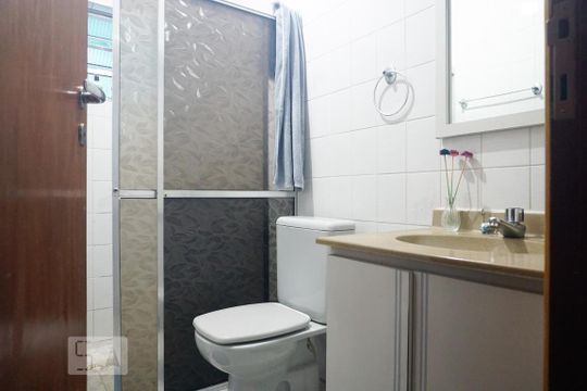 Casa 1 - Banheiro de casa à venda com 5 quartos, 240m² em Vila Ré, São Paulo