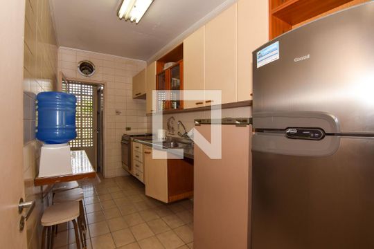 Cozinha de apartamento para alugar com 2 quartos, 82m² em Enseada, Guarujá