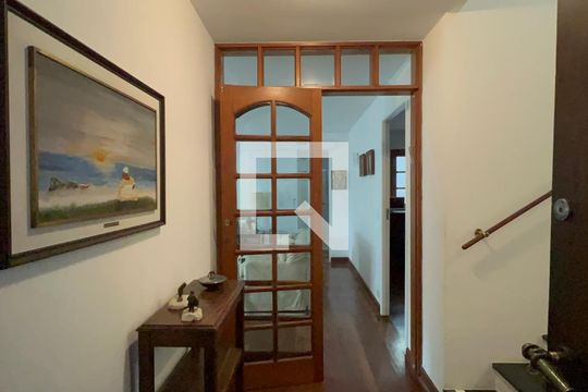 Hall de casa à venda com 4 quartos, 300m² em Vila Madalena, São Paulo