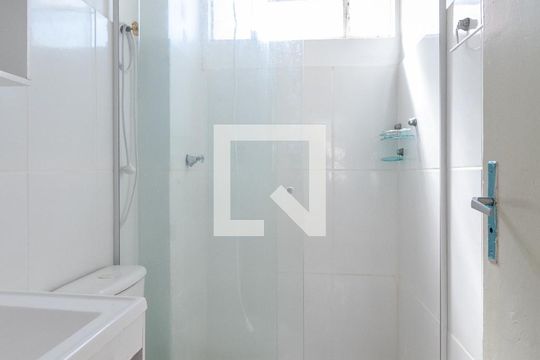 Banheiro de apartamento à venda com 1 quarto, 40m² em Camaquã, Porto Alegre