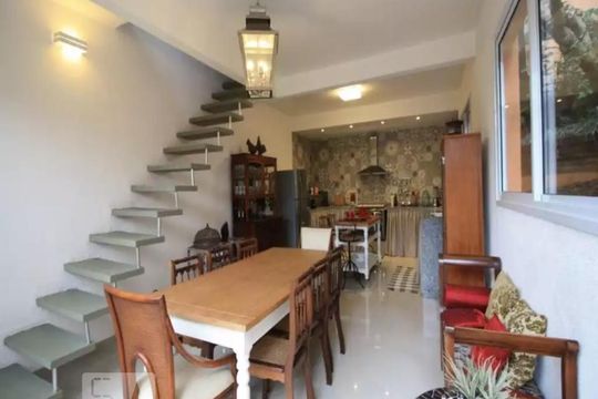 Casa à venda com 3 quartos, 260m² em Vila Madalena, São Paulo