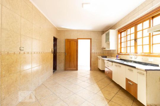 Cozinha de casa para alugar com 4 quartos, 330m² em Vila Irmaos Arnoni, São Paulo