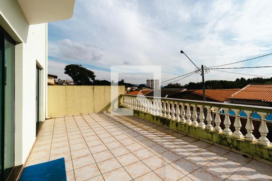 Varanda de casa à venda com 3 quartos, 372m² em Jardim São Vicente, Jundiaí