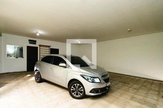 Garagem de casa à venda com 3 quartos, 372m² em Jardim São Vicente, Jundiaí