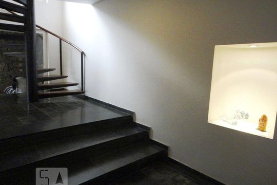 Corredor de casa à venda com 3 quartos, 550m² em Sumaré, São Paulo