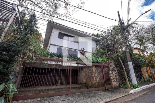 Fachada de casa à venda com 4 quartos, 377m² em Sumaré, São Paulo