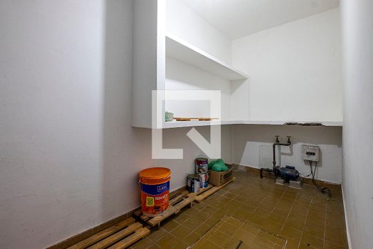 Garagem - Depósito de casa à venda com 4 quartos, 377m² em Sumaré, São Paulo
