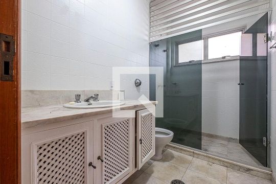 Banheiro Social de casa à venda com 4 quartos, 377m² em Sumaré, São Paulo