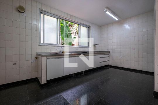 Cozinha de casa à venda com 4 quartos, 377m² em Sumaré, São Paulo