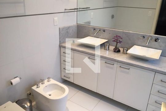 Banheiro de casa à venda com 3 quartos, 682m² em Campo Belo, São Paulo