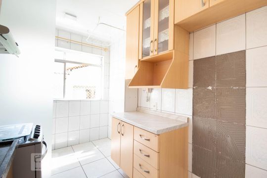 Cozinha de apartamento para alugar com 2 quartos, 49m² em Ayrosa, Osasco