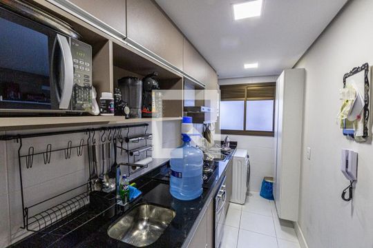 Cozinha de apartamento à venda com 2 quartos, 62m² em Camaquã, Porto Alegre
