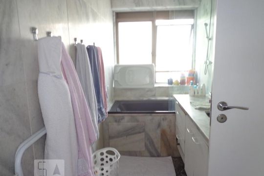 Banheiro de apartamento à venda com 3 quartos, 306m² em Santa Cecília, São Paulo