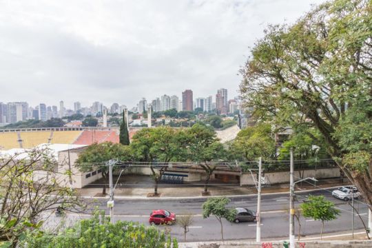 Vista de casa à venda com 3 quartos, 350m² em Pacaembu, São Paulo