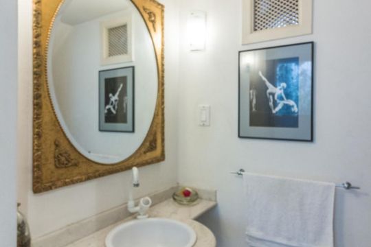 Banheiro 1 de casa à venda com 3 quartos, 350m² em Pacaembu, São Paulo