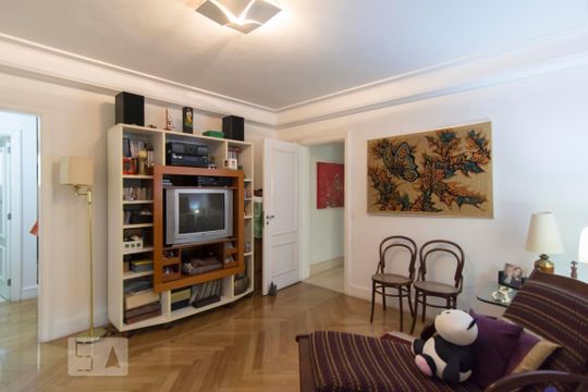Sala de TV de apartamento à venda com 4 quartos, 308m² em Higienópolis, São Paulo