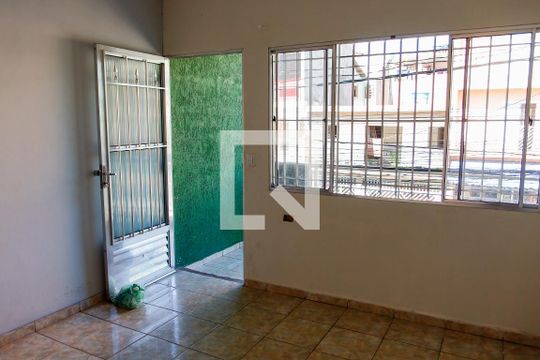sala de casa à venda com 6 quartos, 200m² em Recanto das Rosas, Osasco