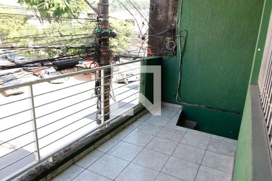 Sacada de casa à venda com 6 quartos, 200m² em Recanto das Rosas, Osasco