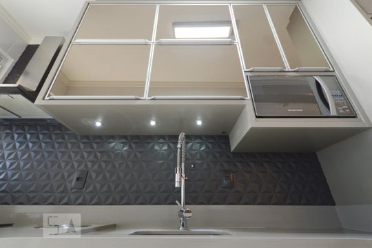 Cozinha de apartamento para alugar com 2 quartos, 75m² em Kobrasol, São José