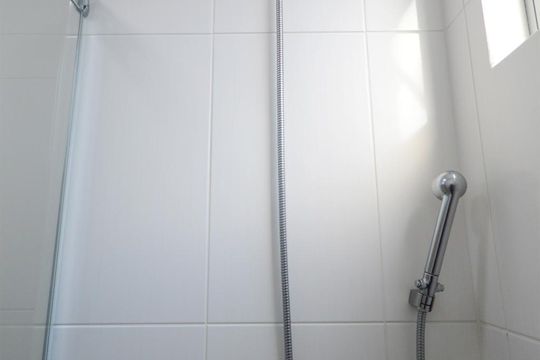 Banheiro da suíte de apartamento para alugar com 2 quartos, 75m² em Kobrasol, São José