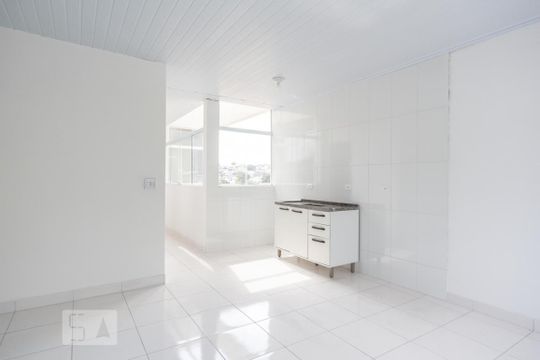 Sala e Cozinha de casa para alugar com 2 quartos, 65m² em Vila Iorio, São Paulo