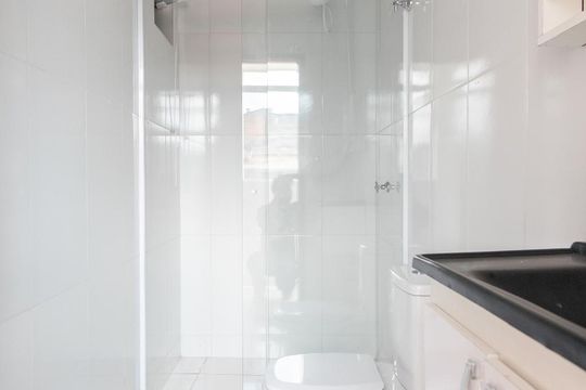 Banheiro de casa para alugar com 2 quartos, 65m² em Vila Iorio, São Paulo