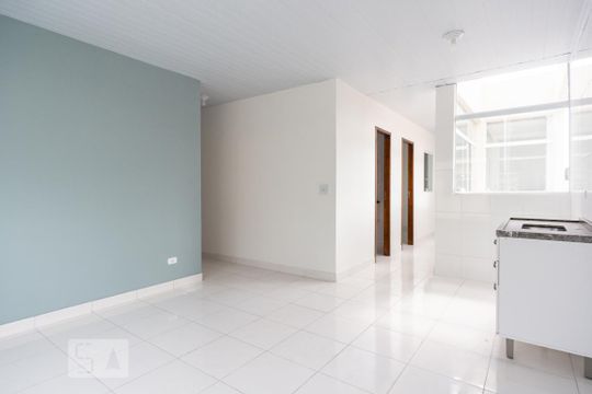 Sala e Cozinha de casa para alugar com 2 quartos, 65m² em Vila Iorio, São Paulo