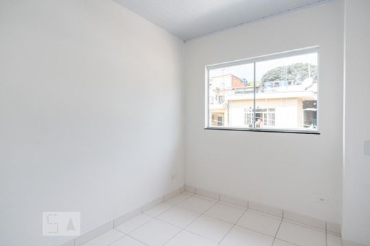 Quarto 1 de casa para alugar com 2 quartos, 65m² em Vila Iorio, São Paulo