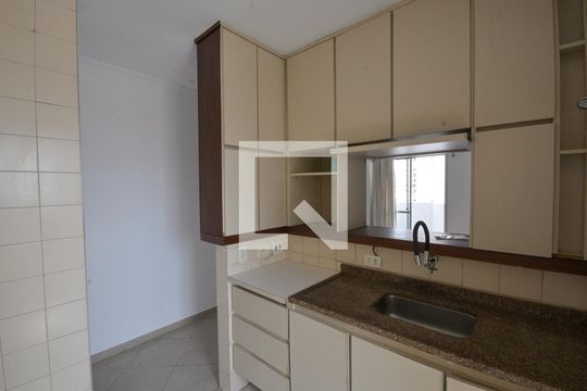 Cozinha de apartamento para alugar com 2 quartos, 47m² em Vila Gumercindo, São Paulo