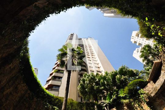 Fachada de apartamento à venda com 4 quartos, 250m² em Vila Suzana, São Paulo