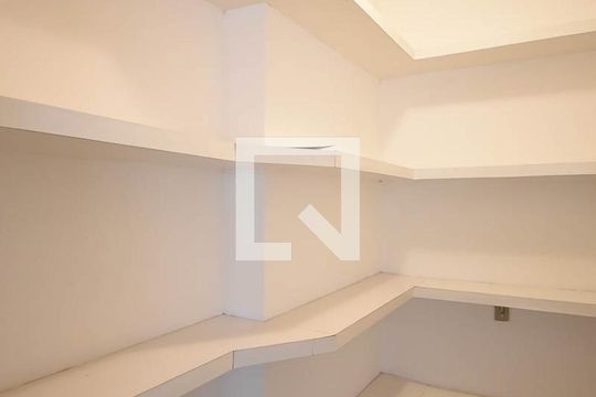 Despensa de apartamento à venda com 4 quartos, 250m² em Vila Suzana, São Paulo