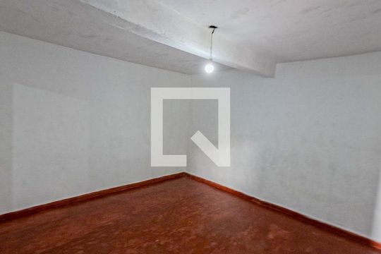 Quarto de casa para alugar com 1 quarto, 50m² em Jardim São Silvestre, São Paulo