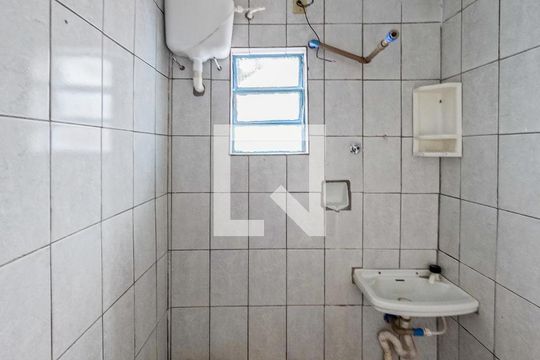 Banheiro de casa para alugar com 1 quarto, 50m² em Jardim São Silvestre, São Paulo