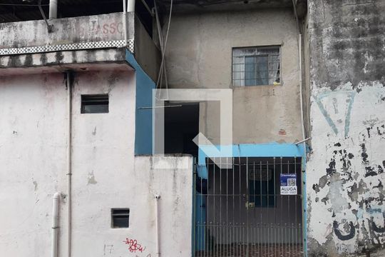 Fachada de casa para alugar com 1 quarto, 50m² em Jardim São Silvestre, São Paulo