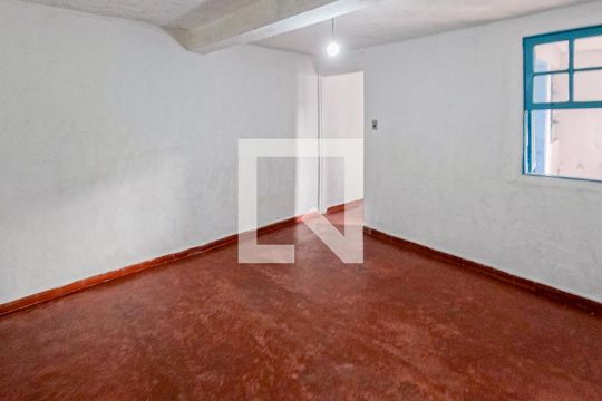 Quarto de casa para alugar com 1 quarto, 50m² em Jardim São Silvestre, São Paulo