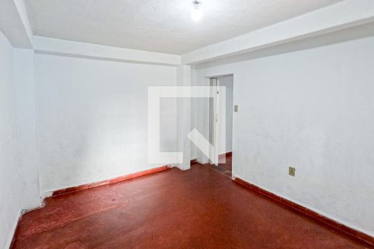 Quarto de casa para alugar com 1 quarto, 50m² em Jardim São Silvestre, São Paulo