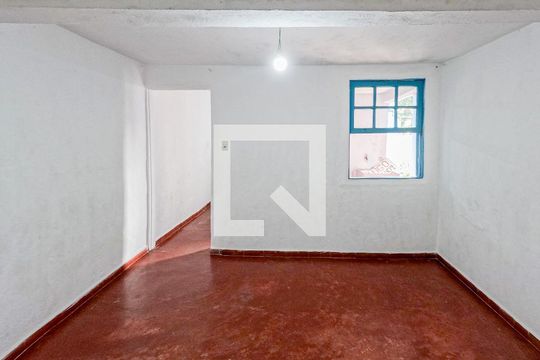 Quarto de casa para alugar com 1 quarto, 50m² em Jardim São Silvestre, São Paulo