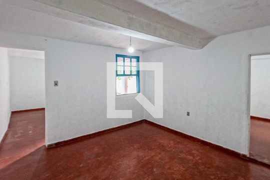 Quarto de casa para alugar com 1 quarto, 50m² em Jardim São Silvestre, São Paulo