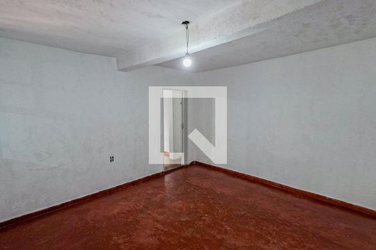 Quarto de casa para alugar com 1 quarto, 50m² em Jardim São Silvestre, São Paulo