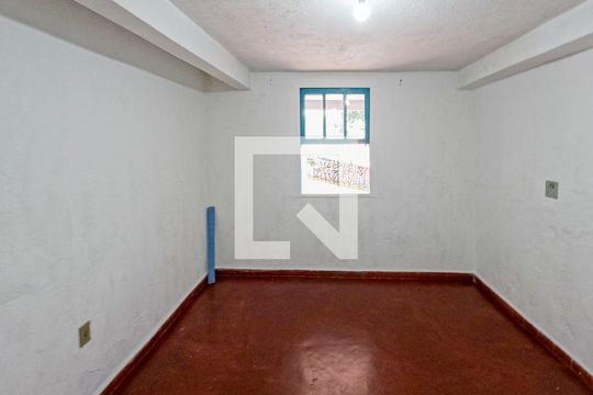 Quarto de casa para alugar com 1 quarto, 50m² em Jardim São Silvestre, São Paulo