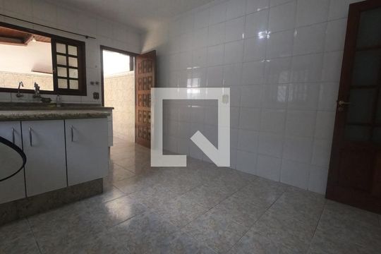 Casa à venda com 3 quartos, 150m² em Vila Harmonia, Guarulhos