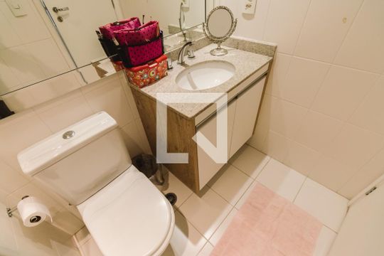 Banheiro 2 de apartamento para alugar com 2 quartos, 72m² em Vila Romana, São Paulo