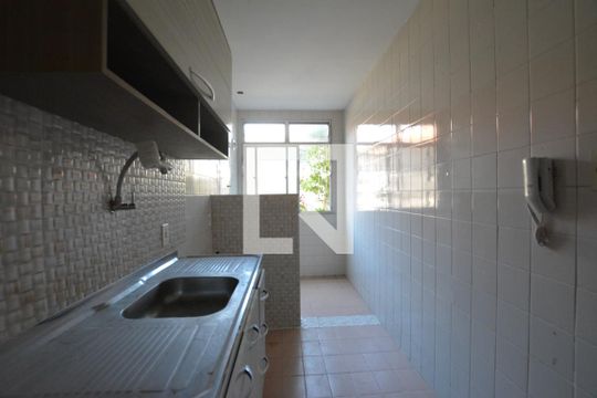 Cozinha de apartamento para alugar com 3 quartos, 60m² em Oswaldo Cruz, Rio de Janeiro
