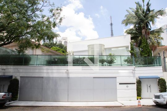 Fachada de casa à venda com 5 quartos, 600m² em Pacaembu, São Paulo